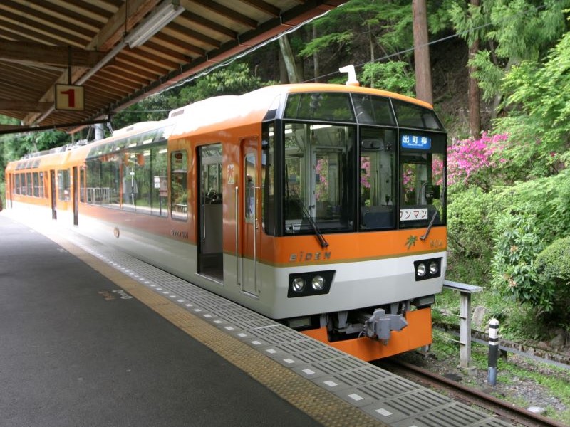 叡山電車賞楓展望列車